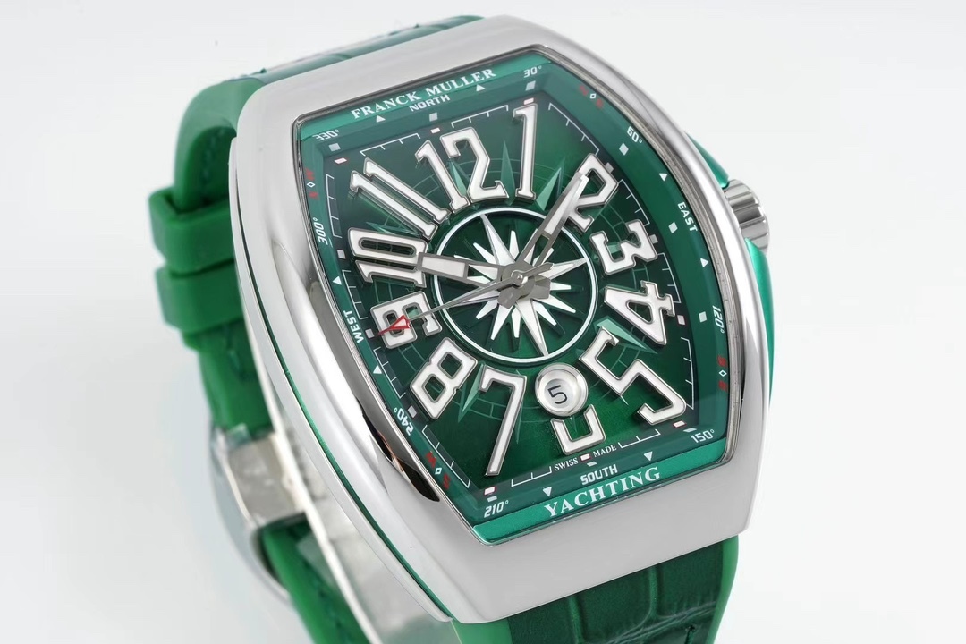 ABF 最高品質綠遊艇 新款到貨 Franck Muller 法蘭克穆勒 Vanguard Yachting V45遊艇系列 44x54 mm
1.表殼100%原版開模 特別是三明治結構表殼 中間內側 藍色的側槽和把頭位置凸出來的藍色耳位 更是使表殼的製作過程更加困難 然後歷時10個多月經過多次初版校對 終於研發製作成功 完全採用316精鋼製作 而非市場低成本的塑膠模具 
2.本版本V45綠色遊艇字面 真法郎字丁 都是採用原裝1：1高度的數字凹邊內法郎烤真丁 成本高 製作複雜 良品率低 字面下層有放大鏡
