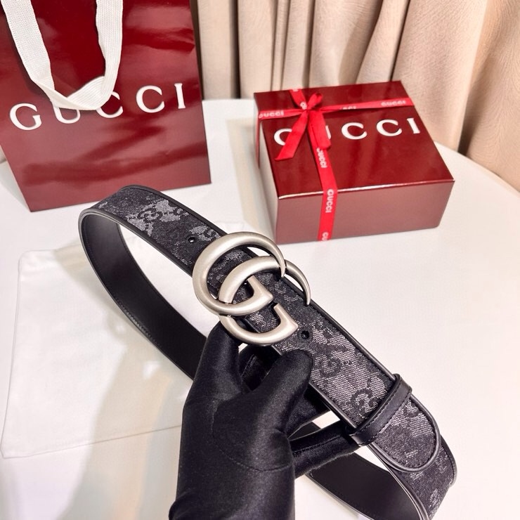 
古奇 新款 GG Marmont系列心選迷彩大理石紋GG帆布，為2026早春系列隨處可見的主要圖案之一增色添彩，40mm