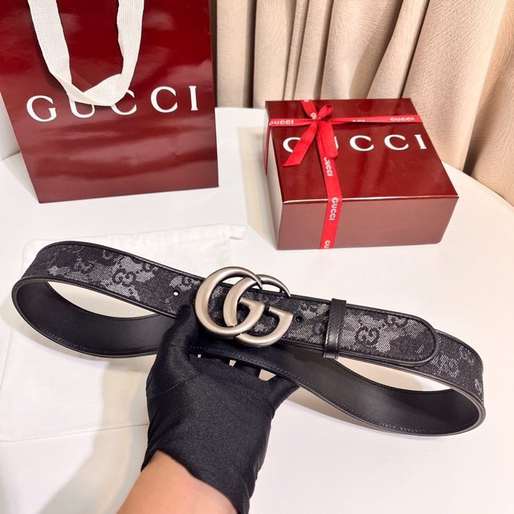 
古奇 新款 GG Marmont系列心選迷彩大理石紋GG帆布，為2026早春系列隨處可見的主要圖案之一增色添彩，40mm