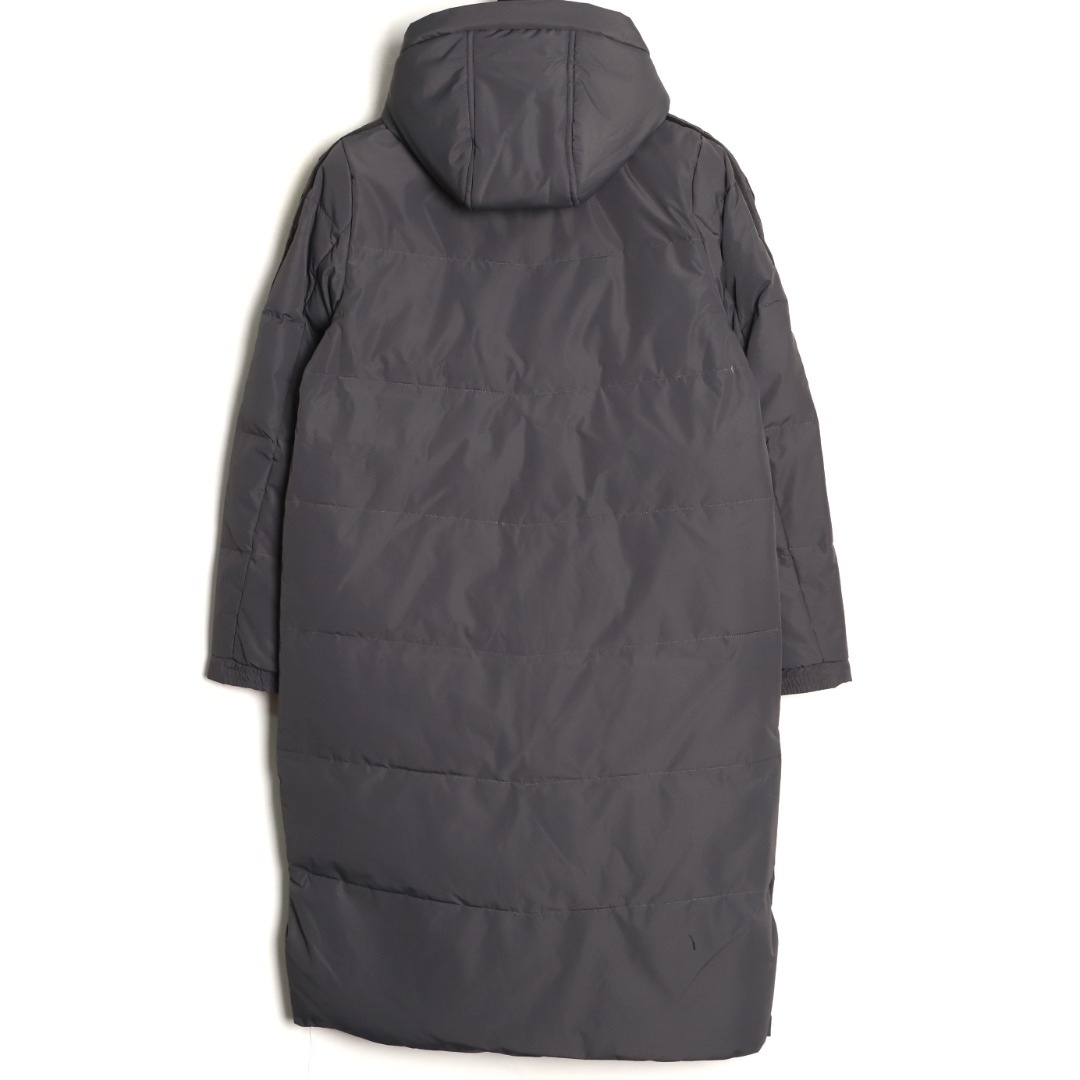 Adidas 阿迪達斯 三條槓保暖專櫃長款落肩款羽絨服
明星同款阿迪羽絨服 adidas 休閒舒適保暖長款羽絨服 男女同款  面料採用原版定制防水防靜電布料 內里採用尼龍雙層封禁設計 過膝長款設計超級保暖 分區填充300克標準80白鴨絨 蓬松度超好 輕便不厚重 拉鍊帶有定制logo 袖子側邊經典三條槓 內里配備口袋 胸前刺繡硅膠小標 清晰立體又飽滿 袖口鬆緊設計更加防風保暖 下擺按扣設計可隨意調節 方便戶外行動 寬松的版型不挑人 穿上就是行走的棉被 絲毫不懼寒冬 
L SIZE:S-XL