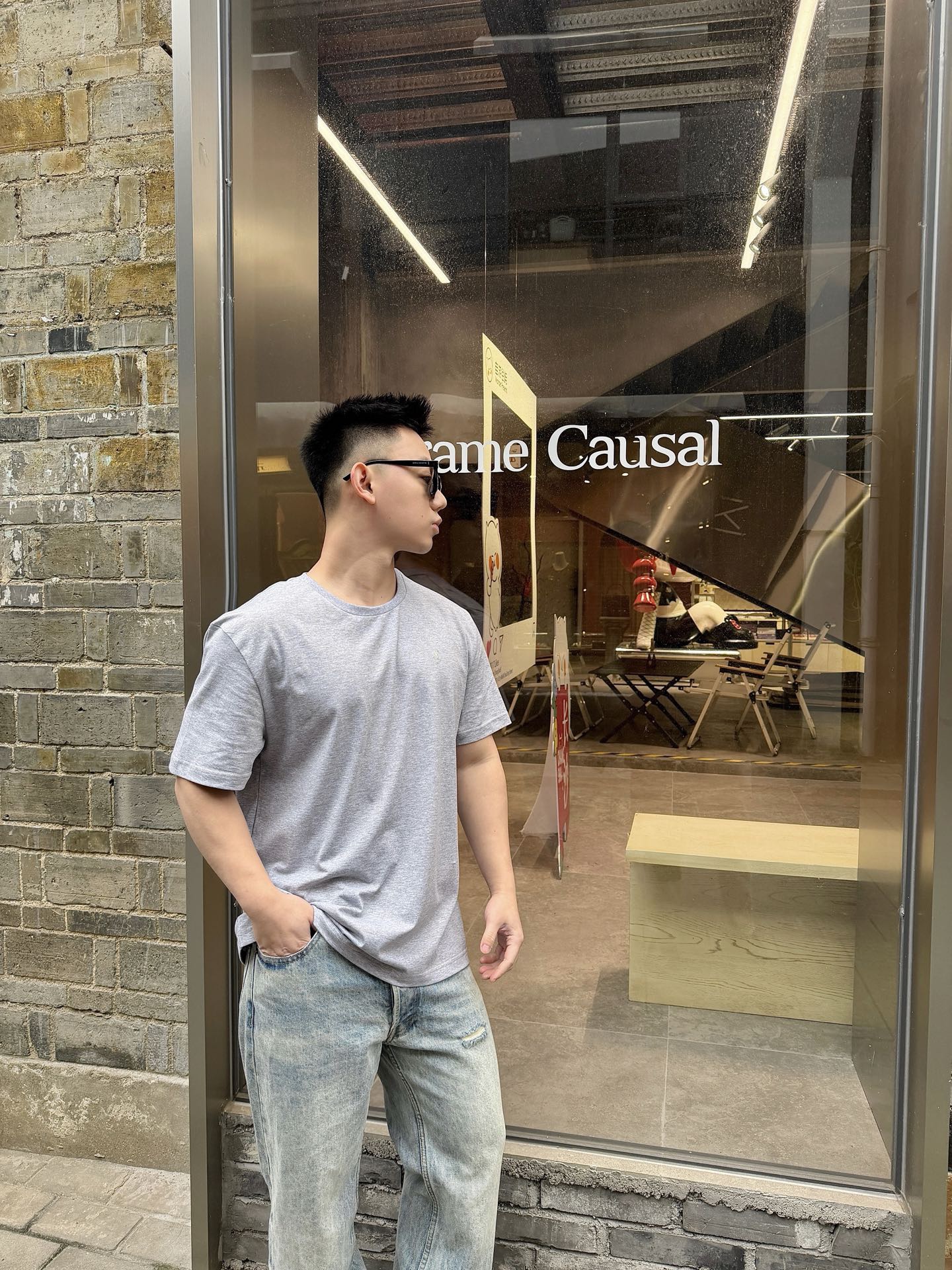 🔝SAINT LAURENT聖羅蘭SLP 小標純色徽標短袖T恤
正品購入開發，50支雙股精品賽爾棉170克，1*1拉架羅紋280克，進口刺繡，面料酵洗，定制1：1商標，寬松版型
B Size：S-XL