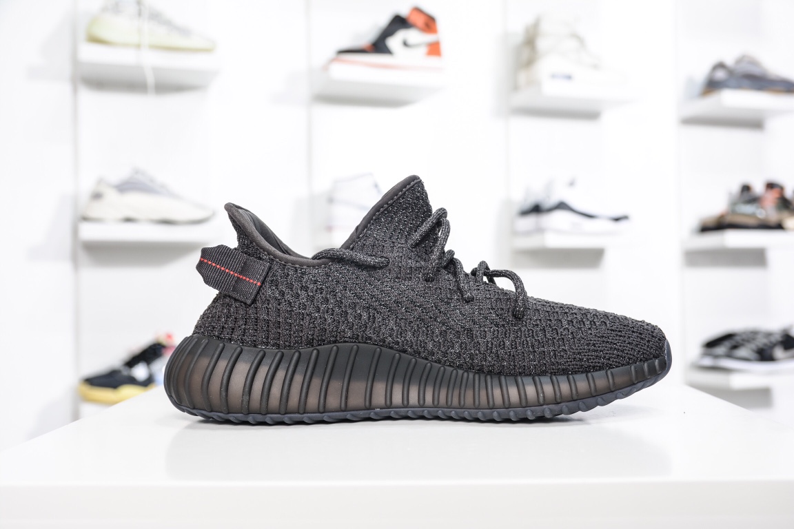 

【顶级版本】Adidas Yeezy Boost 350V2 黑满天星
  市面做好的版本 品控细节无敌 
上脚踩屎感无敌 夏季鞋柜主力👏

货号：FU9007
尺码：36 36 36.5 37 38 38.5 39 40 40.5 41 42 42.5 43 44 44.5 45 46 46.5 47 48