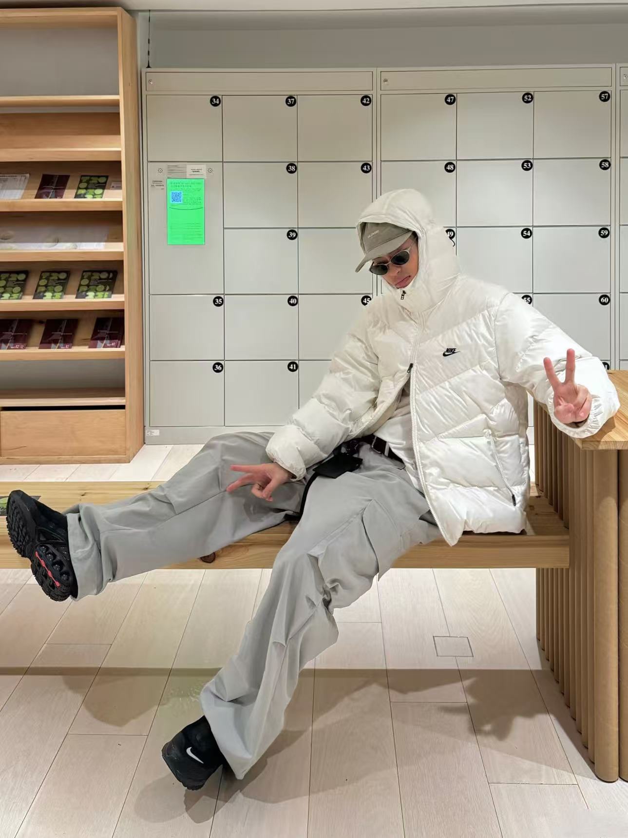 Nike/耐克Windrunner風行者2025經典款新款輕薄連帽羽絨服外套夾克
原版復刻 頂級品質  專櫃尺碼 零下十幾度無壓力 極地防寒防風防水防雪！超級蓬松度 休閒運動 街頭時尚潮流休閒運動連帽保暖短款羽絨服 鎖絨效果好 不拽絨 品質看得見 蓬松度爆表 能在衣物內形成大量空氣隔熱層 輕鬆抵御零下20°C的嚴寒 哪怕極寒天氣也能牢牢鎖住體溫 讓你在冰天雪地中也能溫暖如春 高含絨量帶來極致輕盈的穿著體驗 告別傳統羽絨服的臃腫感 活動自如 溫暖卻不笨重 
L SIZE:S-2XL