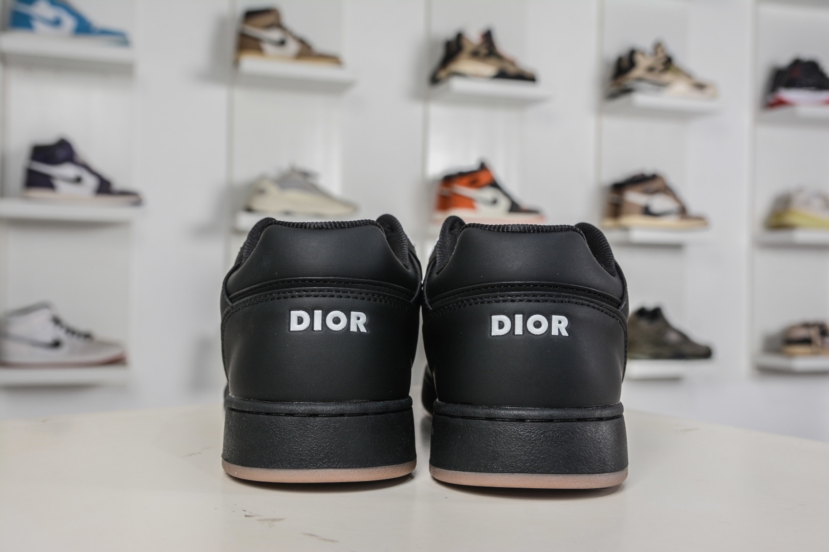 迪奧/Dior B27 Oblique Galaxy Low Top Sneakers B27系列低幫復古真皮百搭運動休閒板鞋 
貨號：3SN272ZIR16536
尺碼：38 39 40 41 42 43 44 45 46