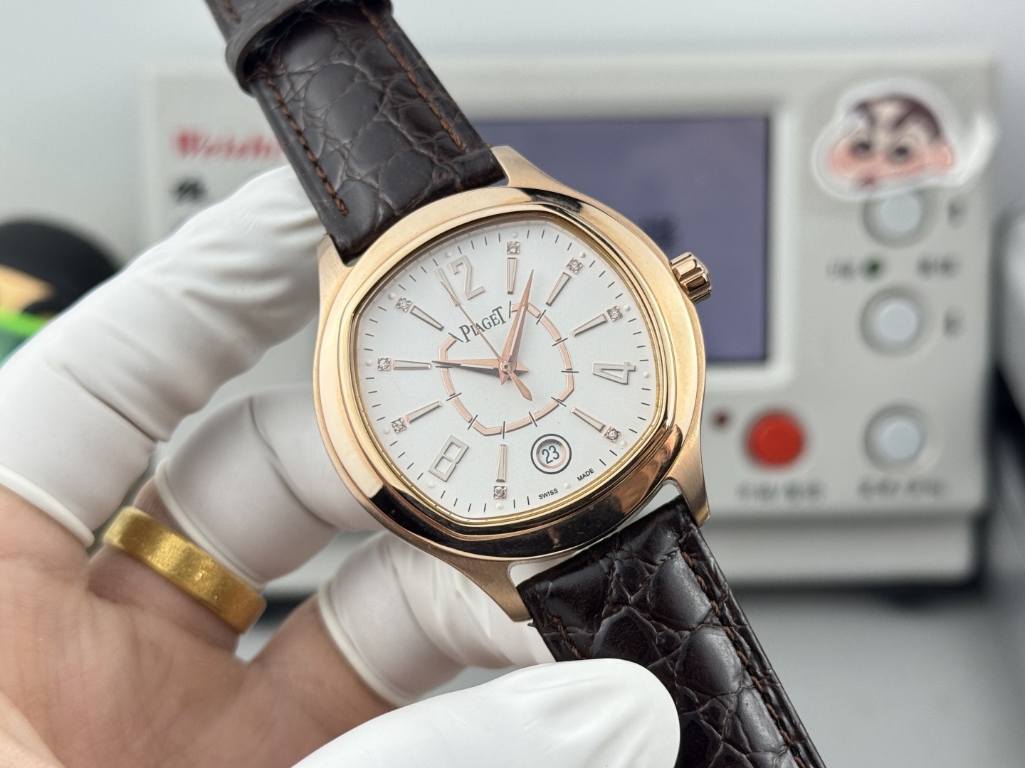 
熱賣款🔥🔥🔥！方形殼—在推出新面孔—更別緻—更有型—經典
品牌：伯爵(方正卓絕 精緻之作）爆賣款🎉🎉🎉
類型：精緻款男士腕表（卓越）有轉必賣
錶帶：真牛皮&316L錶帶（舒適）大氣磅礡
機芯：超頂級機械2824機芯（穩定）
材料：礦物質超強鏡面（耐磨）
大氣風範 無限渴望 特別創意 載譽上市
尺寸：直徑42mm厚10mm榮譽
新款上市！歡迎轉載！