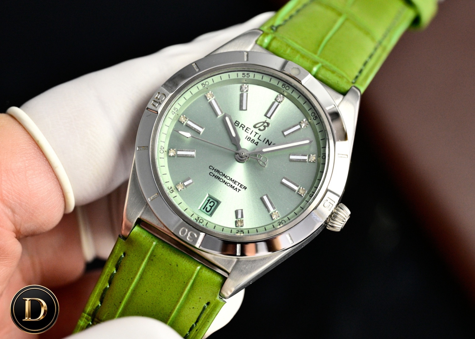 百年靈新款橫空出世（推出新高度）
全新百年靈機械計時腕表-南海膠囊系列
(chronometer Automatic 36mm)特別版
1⃣️現代復古風格讓您在人群中脫穎而出，打破沈悶，有溫度又不失浪漫！
2⃣️這款優雅的現代復古靈感腕表適合想在人群脫穎而出的女士。（男士也可佩戴，膠囊系列市面最薄的中性款。）
3⃣️融合優異性能和造型美感，時尚而優雅，適合各種場合，多種金屬表殼可供選擇，同時也有鑲嵌彩色寶石鑽，從炫酷的精鋼材百搭雙色間金乃至豪華紅金，一應俱全，時標和多姿多彩錶盤。
