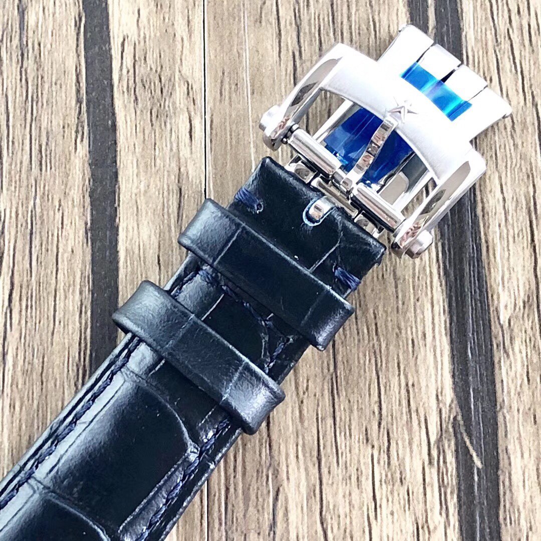 【真力時】菁英系列：一切來得剛剛好！
  機芯：進口9015改制ELITE6150型號-剛剛好
  表殼：原版開模42MM/316L精鋼-剛剛好
  玻璃：弧形雙面防眩處理藍寶石-剛剛好
  字面：字釘鐫刻/鍍銠太陽紋/琢面指針-剛剛好
  皮帶：精選意大利牛皮+膠質底皮-剛剛好
  表扣：原版制動折疊扣-剛剛好
原版開模超級復刻，歷盡兩年時間突破各種工藝難關，到達一切剛剛好的效果！