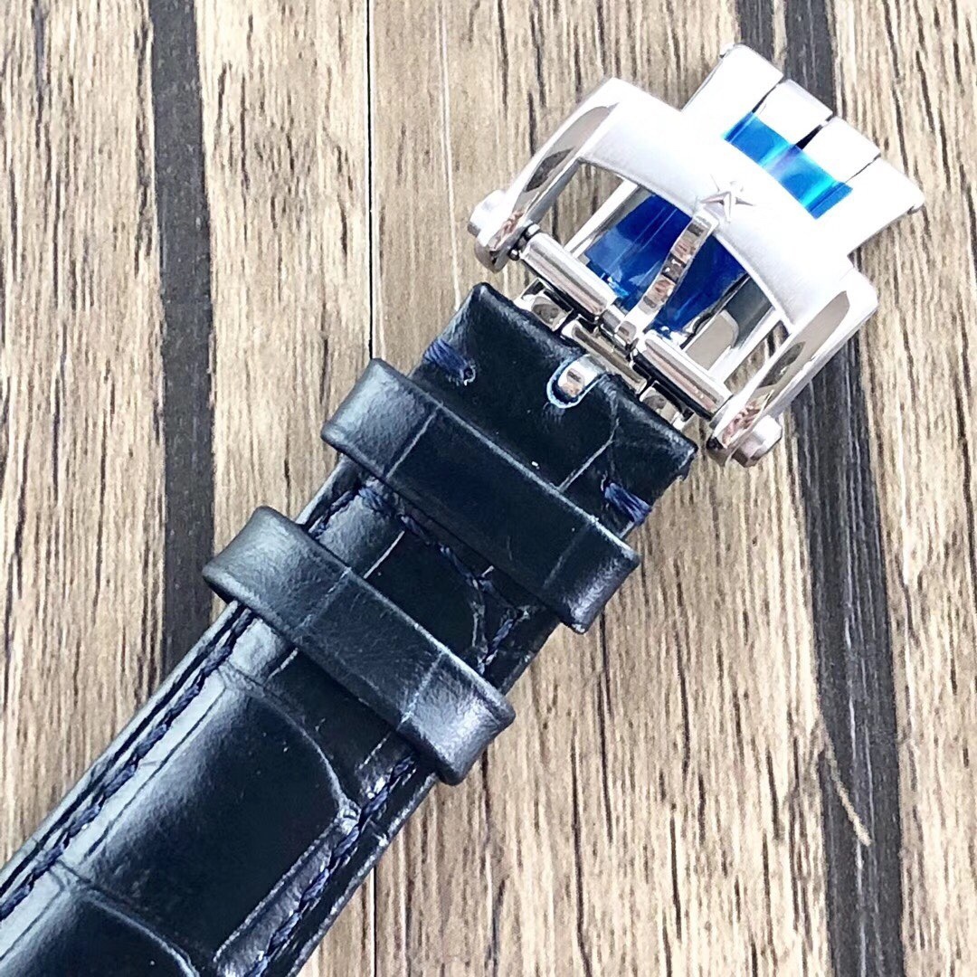 【真力時】菁英系列：一切來得剛剛好！
  機芯：進口9015改制ELITE6150型號-剛剛好
  表殼：原版開模42MM/316L精鋼-剛剛好
  玻璃：弧形雙面防眩處理藍寶石-剛剛好
  字面：字釘鐫刻/鍍銠太陽紋/琢面指針-剛剛好
  皮帶：精選意大利牛皮+膠質底皮-剛剛好
  表扣：原版制動折疊扣-剛剛好
原版開模超級復刻，歷盡兩年時間突破各種工藝難關，到達一切剛剛好的效果！