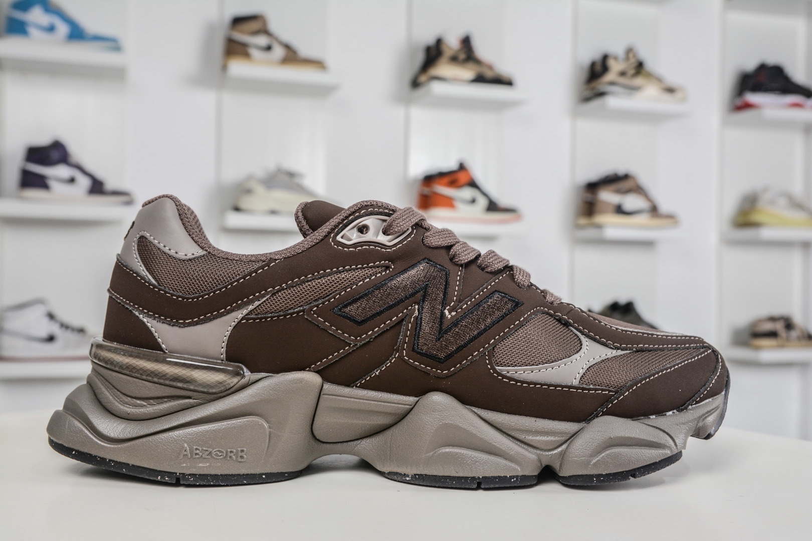 新百倫New Balance NB9060 巧克力棕 U9060493 全
Size：36 37 37.5 38 38.5 39 40 40.5 41 42 42.5 43 44 45 45.5 46.5