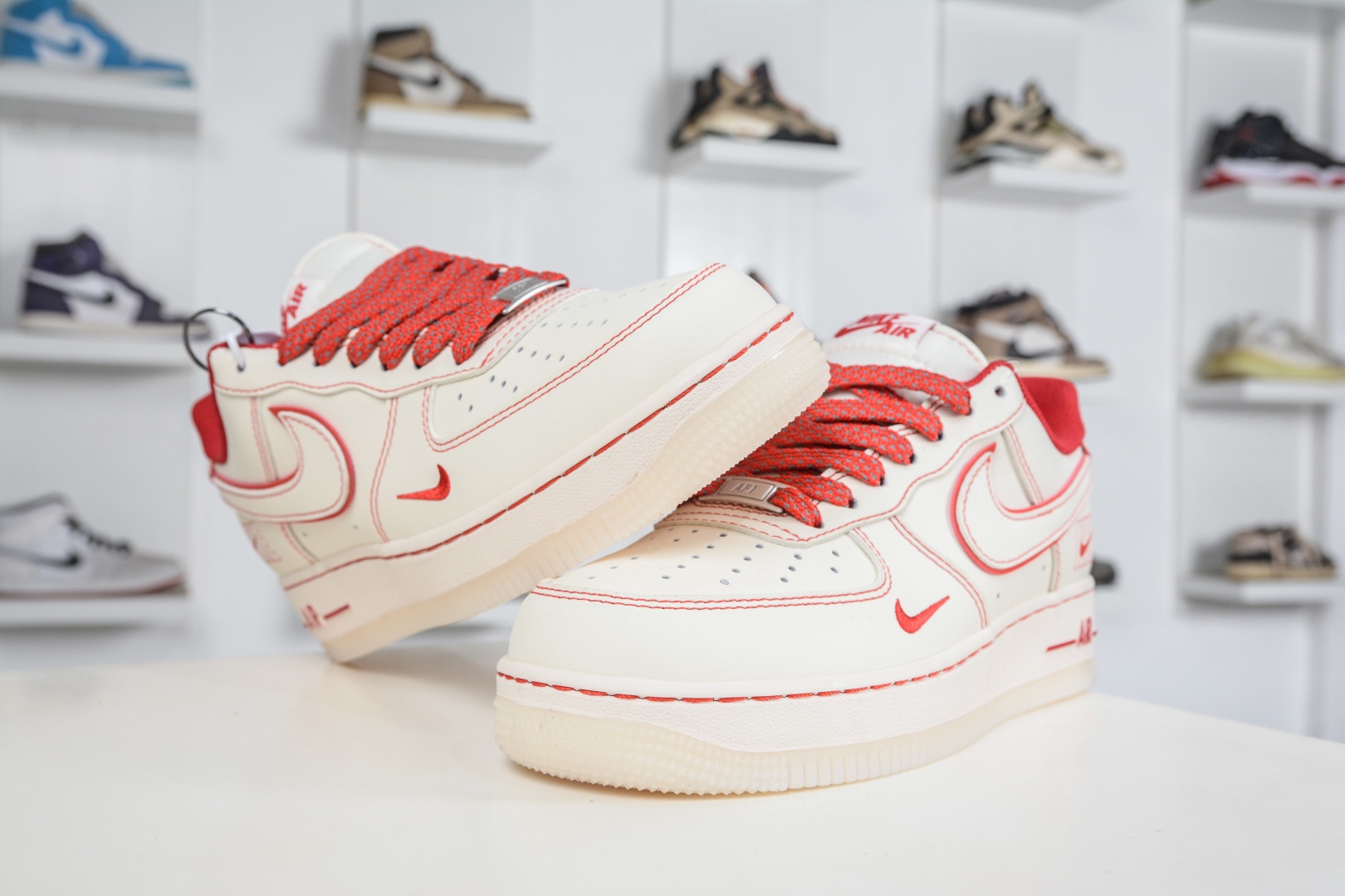 NIke Air Force 1 '07 Low 白紅兔八哥 
貨號：SM6668 132
Size: 36 36.5 37.5 38 38.5 39 40 40.5 41 42 42.5 43 44 44.5 45