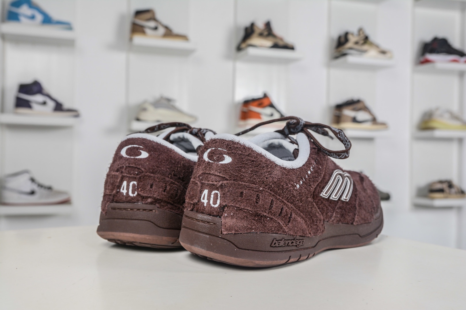 Balenciaga Hamptons Worn-Out Dark Brown 棕色巴黎世家十八18代 滌綸（聚酯纖維）牛皮革 圓頭系帶 低幫 生活休閒鞋板鞋 
貨號：814765 WHPSU 2290
尺碼：35 36 37 38 39 40 41 42 43 44 45 46