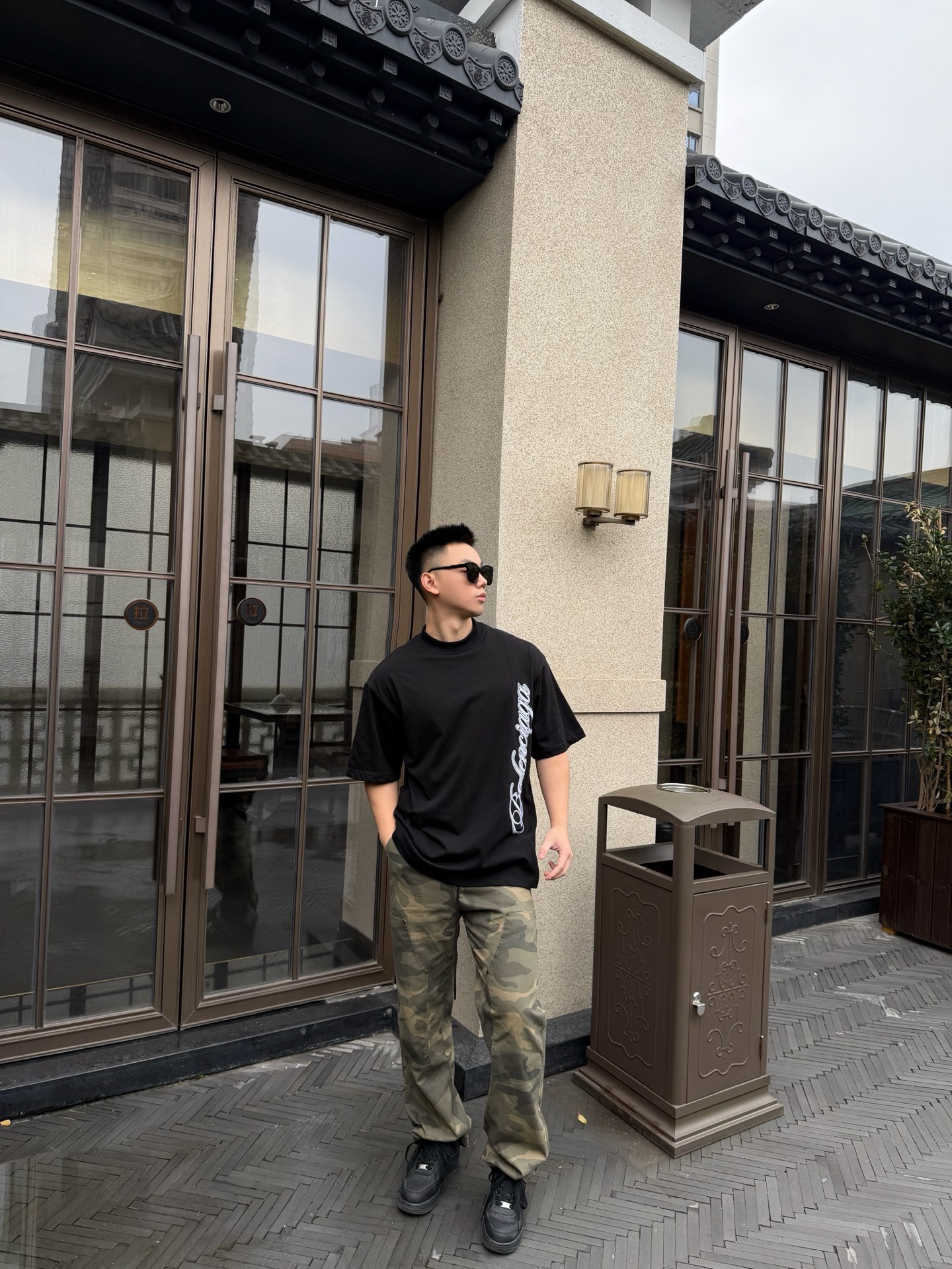 🔝BALENCIAGA巴黎世家BLCG 側邊草體字母短袖T恤
正品購入開發，40支雙紗巴黎棉210克，1*1配套十字羅紋280克，進口刺繡，面料酵洗，定制1：1商標，寬松版型
B Size：S-XL