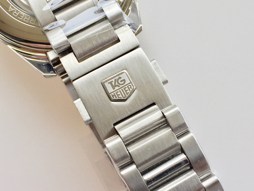 TAG泰格豪雅 卡萊拉系列WAR201A.FC6266 商務休閒款 中英文雙歷腕表 41毫米直徑 搭載2836 自動機械機芯 316L精鋼可配真皮錶帶 原裝折疊扣。TAG泰格豪雅 卡萊拉系列WAR201A.FC6266 商務休閒款 中英文雙歷腕表 41毫米直徑 搭載2836 自動機械機芯 316L精鋼可配真皮錶帶 原裝折疊扣。