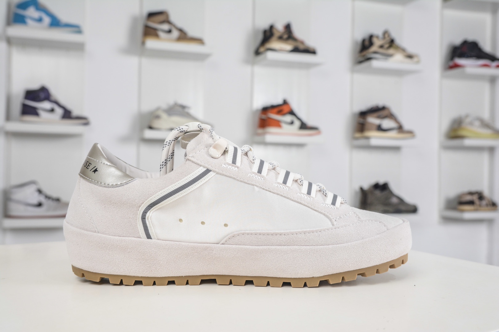 Golden Goose Super-Star 厚底抽繩休閒時尚復古做舊星星板鞋 
Size：35 36 37 38 39 40