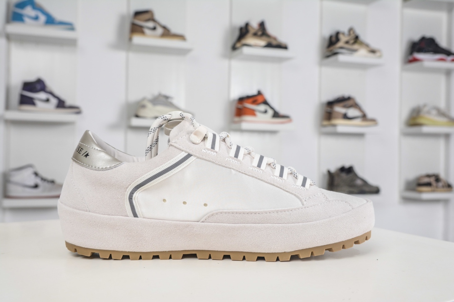 Golden Goose Super-Star 厚底抽繩休閒時尚復古做舊星星板鞋 
Size：35 36 37 38 39 40