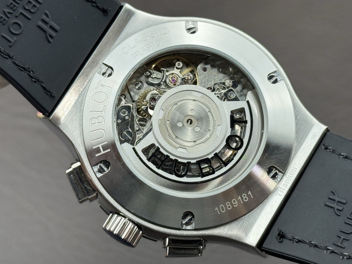 （實拍圖）升級版宇舶hublot恆寶表經典融合CLASSIC FUSION系列，直徑45mm，表殼316L精鋼，耐磨藍寶石玻璃，施華洛世奇鑽石鑲嵌，進口搭載進口7750多巧能計時機芯，還原原裝所有功能，在不同的時空共鳴，如繪畫，如音樂，如時計，獨一無二的HUBLOT最配獨一無二的他，經典融合計時腕表。