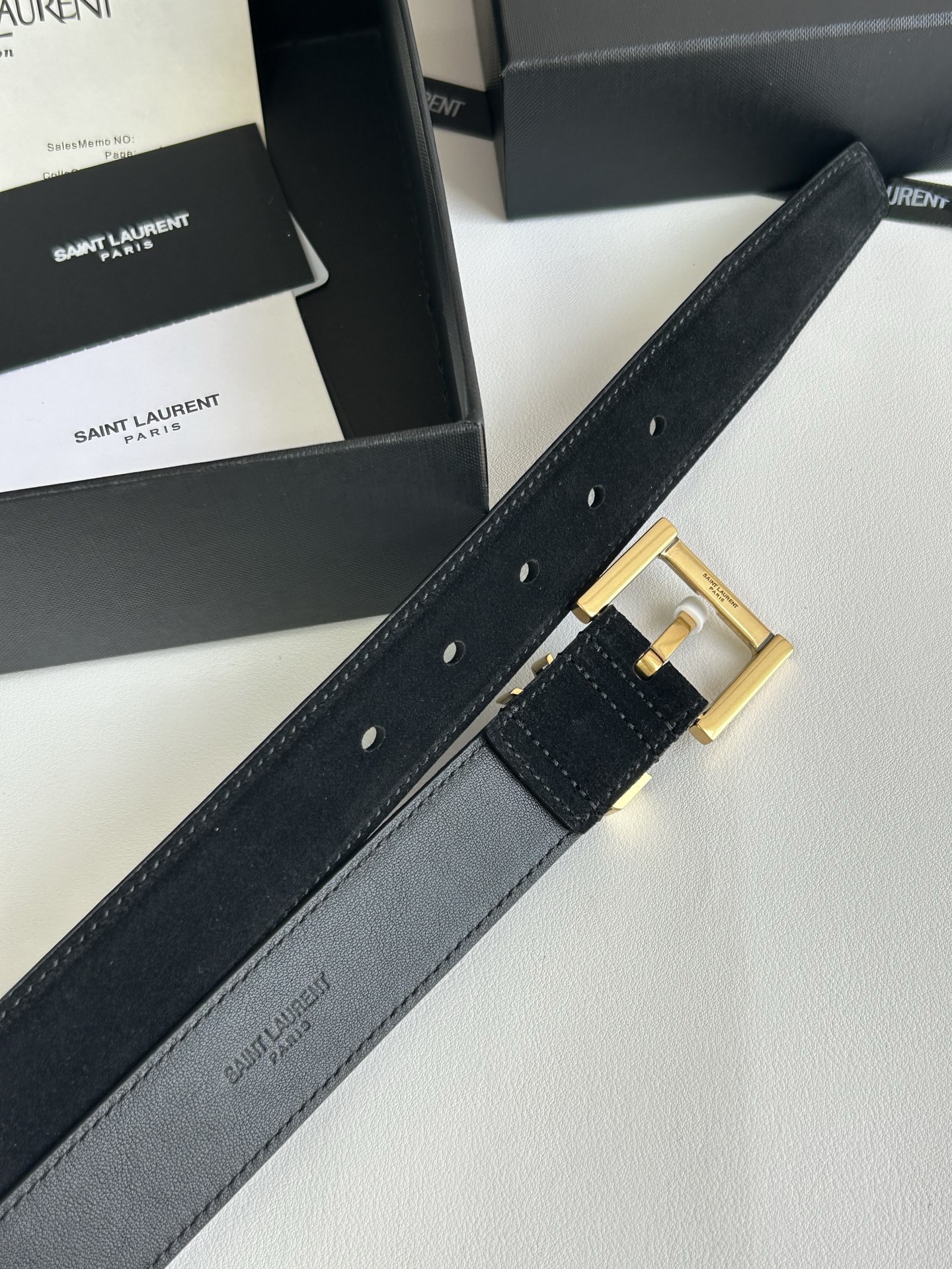 聖羅蘭 女士腰帶，進口小牛皮 配以CASSANDRE 標識腰帶環。古銅色金銀五金可選。精緻優雅的設計，寬度3.0cm