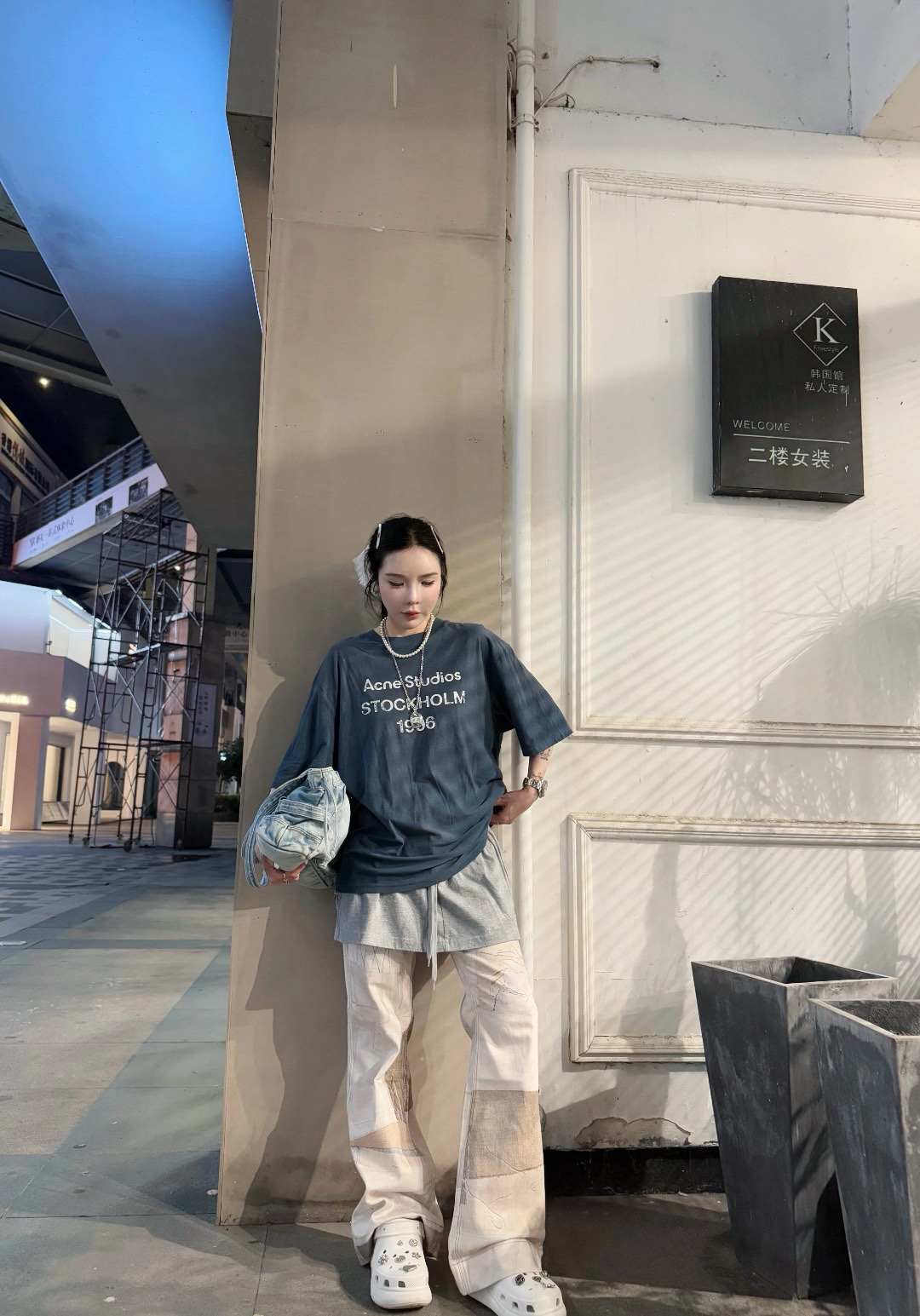 🔝Acne Studios 26SS 1996字母印花短袖T恤
面料是定制定染的32支220g原版雙紗棉，胚布經過高盂環保染色，裁大貨前還要進行高溫環縮水，降低縮水率的同時使得手感更柔軟舒適，印花方面必須五層膠漿，第一遍必須為進口打底漿，填平布料上極為細小的線洞，再由高溫床烤乾再劇頗色，採用油墨因熱平網印花，一共刷五層，每一層間隔為時間為30分鐘，才能保證出來的成品保持原版的質感，全套開發輔料
尺碼：S-XL