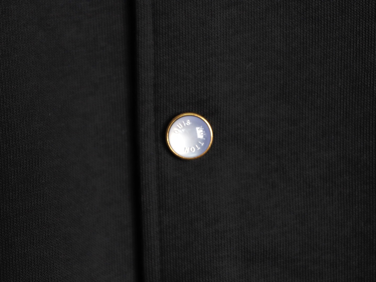 🔝LOUIS VUITTON LV 黑白拼皮棒球服夾克外套
原版22000購入開發，圓啊阿姨布料採用加厚550g賽爾棉潮牌衛衣料，進口精梳棉雙股珠地面料，彩色漸變螺紋，進口機精密刺繡，多重面料復合，原版定制輔料。定做珍珠紐扣，寬松版型，男女同款
B Size：S-L