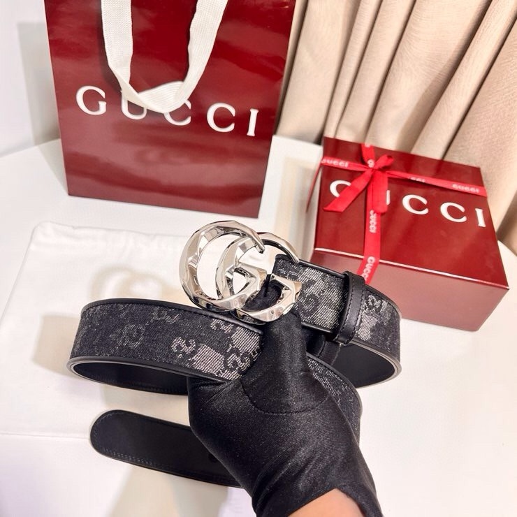 
古奇 新款 GG Marmont系列心選迷彩大理石紋GG帆布，為2026早春系列隨處可見的主要圖案之一增色添彩，40mm