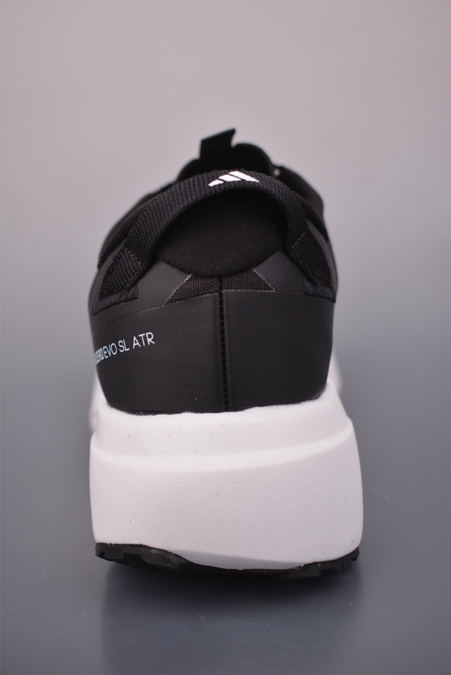 Adidas Adizero Evo SL ATR M
阿迪超輕透氣緩震跑鞋 
官方貨號: KK05232332
尺碼：36 36.5 37 38 38.5 39 40 40.5 41 42 42.5 43 44 44.5 45 
