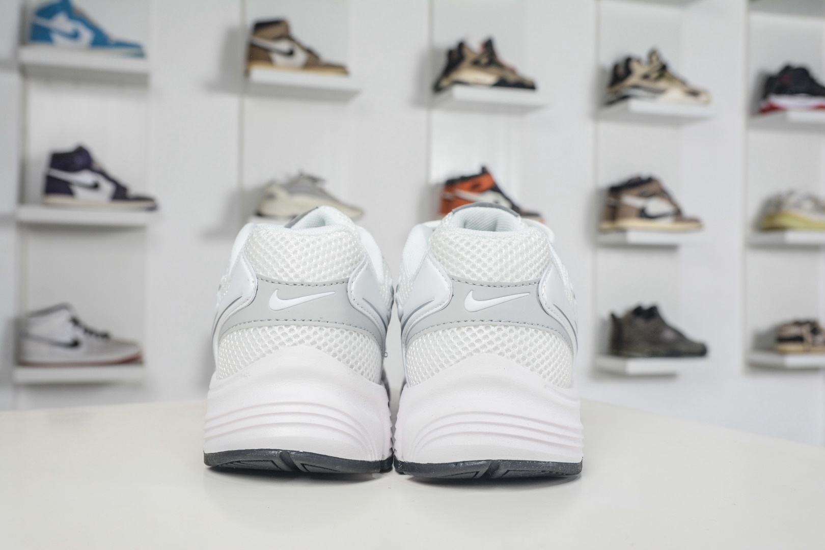 NK Air Zoom Vomero 20 經典復古潮流運動跑鞋 
貨號：HF0735 006
SIZE：36 36.5 37.5 38 38.5 39 40 40.5 41 42 42.5 43 44 45