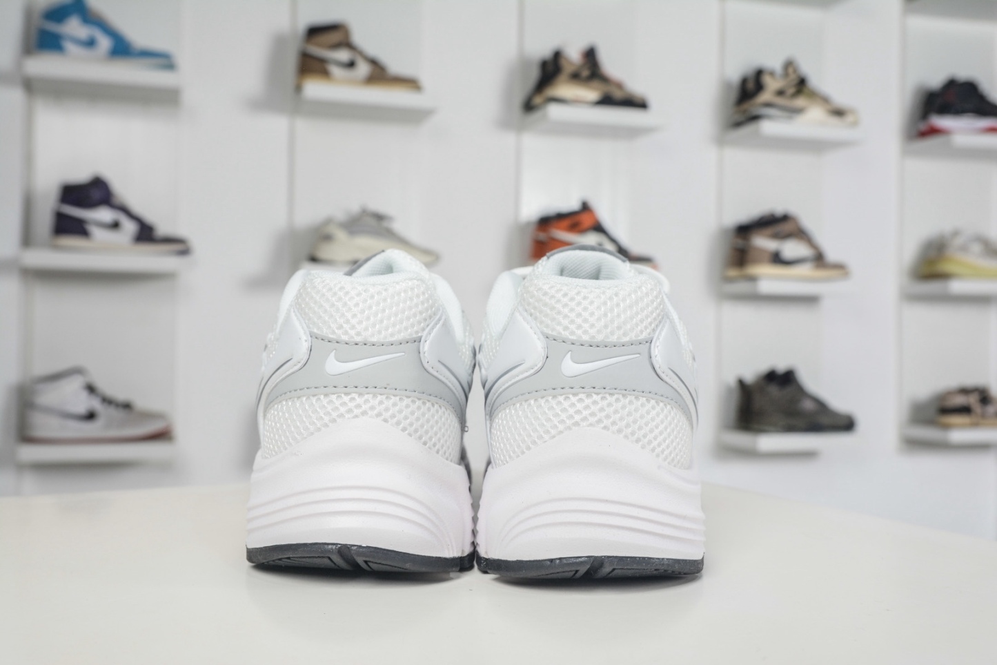 NK Air Zoom Vomero 20 經典復古潮流運動跑鞋 
貨號：HF0735 006
SIZE：36 36.5 37.5 38 38.5 39 40 40.5 41 42 42.5 43 44 45