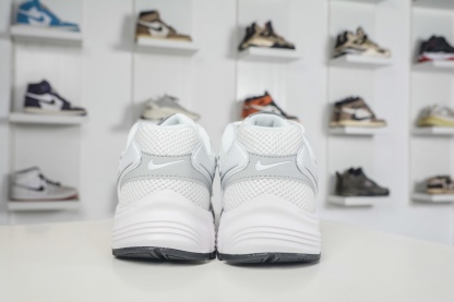 NK Air Zoom Vomero 20 經典復古潮流運動跑鞋 
貨號：HF0735 006
SIZE：36 36.5 37.5 38 38.5 39 40 40.5 41 42 42.5 43 44 45
