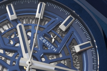 LF真力時DEFY系列全新升級版，殼身 頭粒 機芯 表扣等均做了升級調整。一款根據路虎標誌性花輪轂設計而成的高顏值鏤空腕表。

原裝開模鑄造，極致還原表殼的每一處細節打磨倒角，盡顯原裝菱角分明、堅毅果敢的陽剛氣質。完美的41mm表經，適配大眾男性手寸，正裝休閒兩不誤。根據汽車輪轂設計而成的五角星錶盤，未來概念感十足。同步官網新款五角星折疊扣，搭載定製版Cal.670sk全自動機械機芯，鏤空日曆的大小與位置、機芯夾板、齒輪、五角星陀皆按原版機芯數據拆解鍛造而成。

LF臻品 陳奕迅Eason同款，時尚前衛、