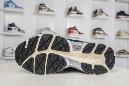 Asics Gel-NYC 亞瑟士運動休閒透氣專業跑鞋 
貨號: 1203A789 750
尺碼：36 37 37.5 38 39.5 40 40.5 41.5 42 42.5 43.5 44 45