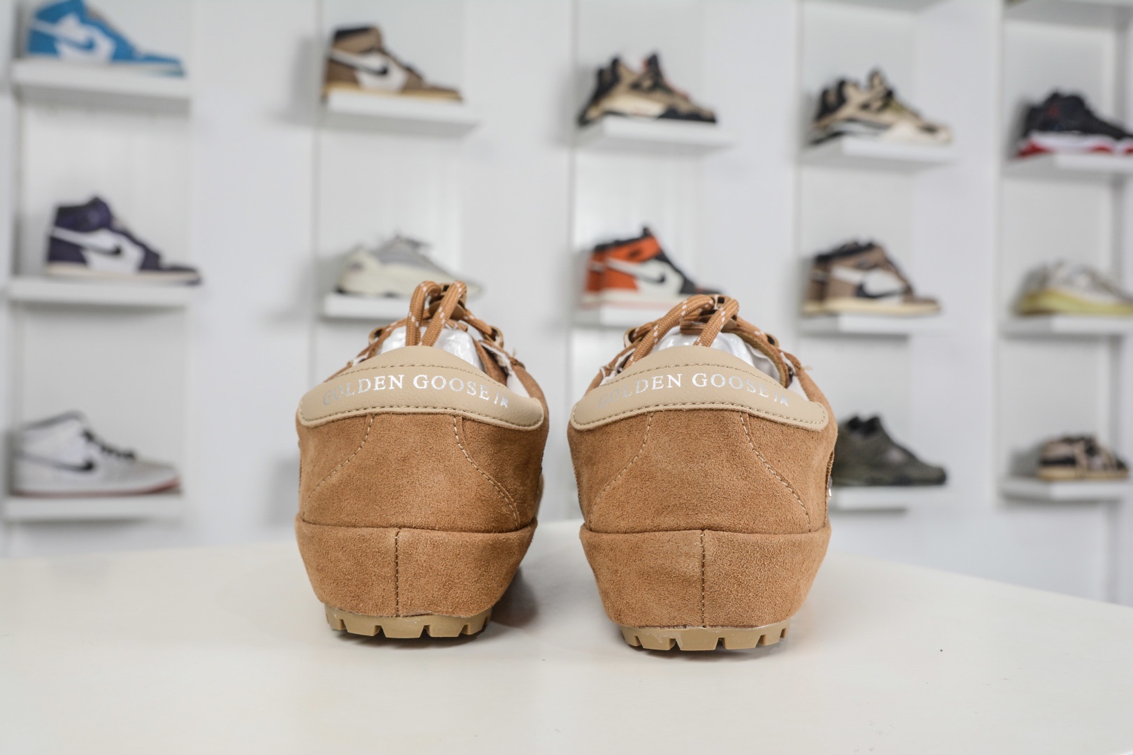 Golden Goose Super-Star 厚底抽繩休閒時尚復古做舊星星板鞋 
Size：35 36 37 38 39 40