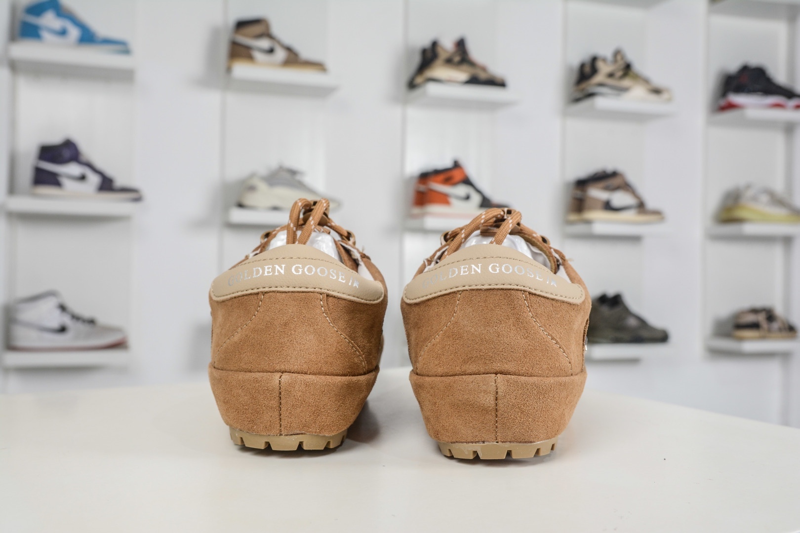 Golden Goose Super-Star 厚底抽繩休閒時尚復古做舊星星板鞋 
Size：35 36 37 38 39 40