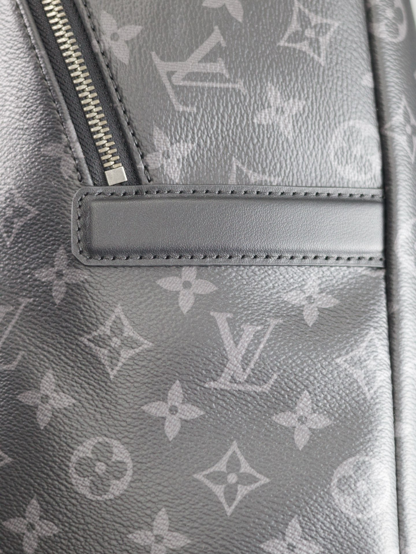 【 原單  163C01芯片版】
DISCOVERY 雙肩包
型號：M43186
材料：進口原廠面料 原廠皮
尺寸：30x40x20cm