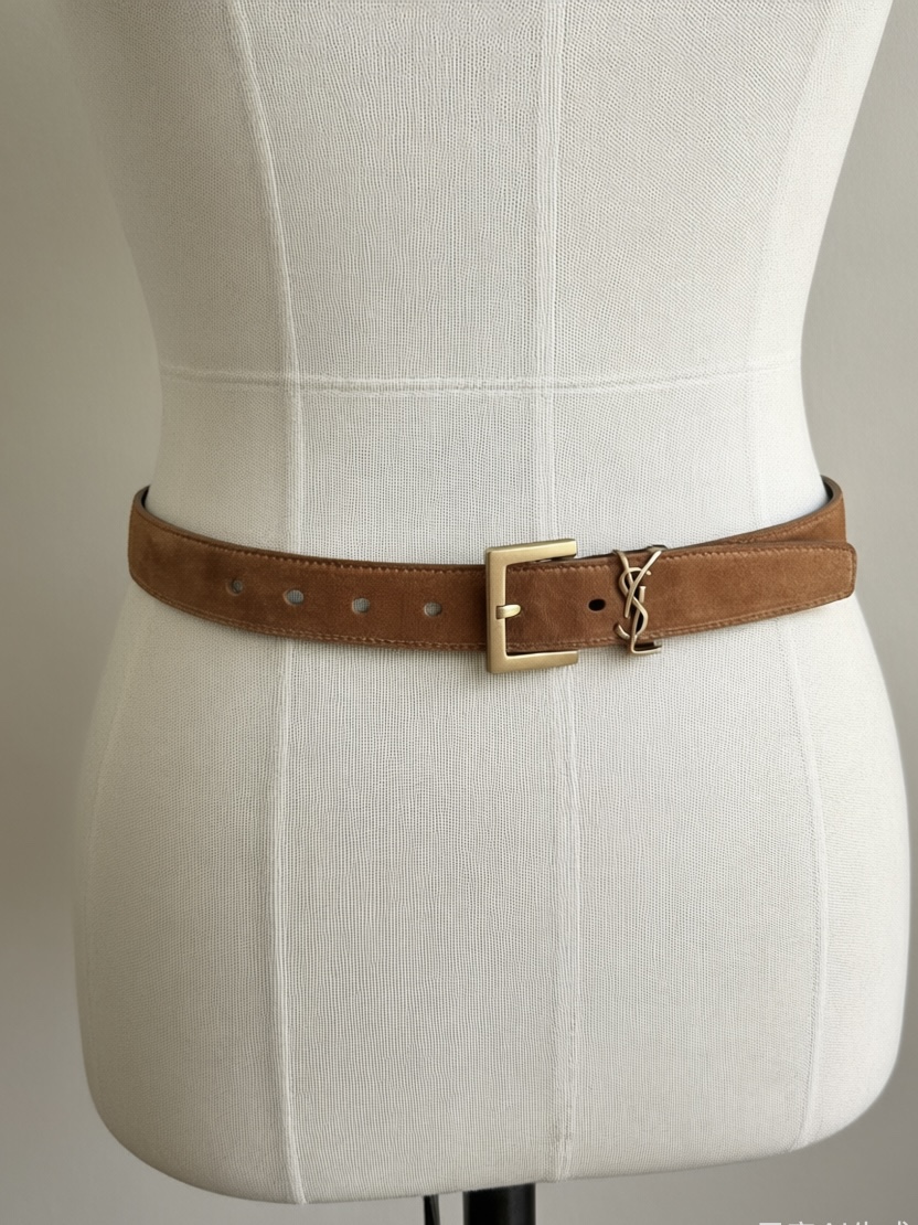 聖羅蘭 女士腰帶，進口小牛皮 配以CASSANDRE 標識腰帶環。古銅色金銀五金可選。精緻優雅的設計，寬度3.0cm