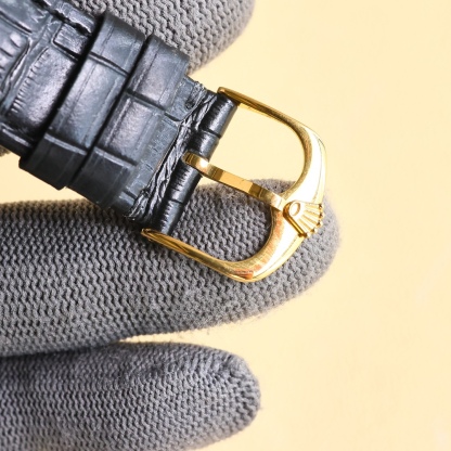 
最新爆款主推☄️☄️ 勞力士【ROLEX】男士腕表 採用獨特的錶盤設計 搭配而來的是更高檔奢華的勞力士🪐， 初識勞力士必憧憬有朝一日能擁有它，戴上勞力士必順風順水必發達，你值得擁有，歡迎評鑒！！
機芯：搭配全新進口8215西鐵城（零返修） 尺寸：40🥇 鏡面：藍寶石玻璃永不刮花 材質：316L精鋼表殼 動力：儲存48小時 防水深度：100米🥈 🥉意大利小牛皮帶，原裝針扣！