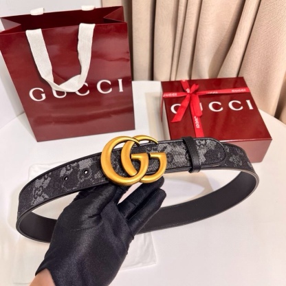 
古奇 新款 GG Marmont系列心選迷彩大理石紋GG帆布，為2026早春系列隨處可見的主要圖案之一增色添彩，40mm