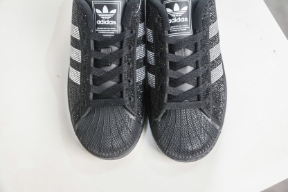 AD Originals Superstar 2 貝殼頭板鞋 
貨號：IH4200
尺碼：35⅓ 36 36⅔ 37⅓ 38 38⅔ 39⅓ 40