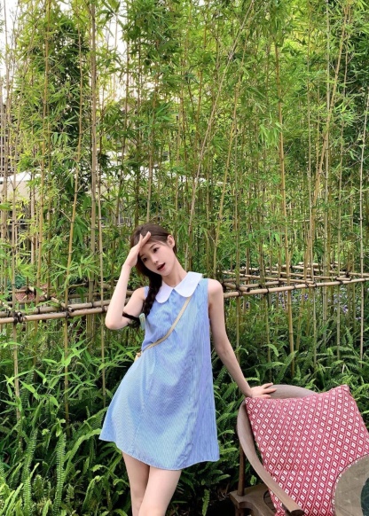 🔝Thom Browne TB 蝴蝶結條紋連衣裙
襯衫裙學院風，領口採用娃娃領設計，三色織帶可以前後裝飾，YB購買對版對標出版，定制面料，區別市場通貨。
尺碼：1 2 3