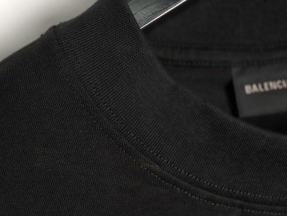 🔝BALENCIAGA巴黎世家BLCG 側邊草體字母短袖T恤
正品購入開發，40支雙紗巴黎棉210克，1*1配套十字羅紋280克，進口刺繡，面料酵洗，定制1：1商標，寬松版型
B Size：S-XL
