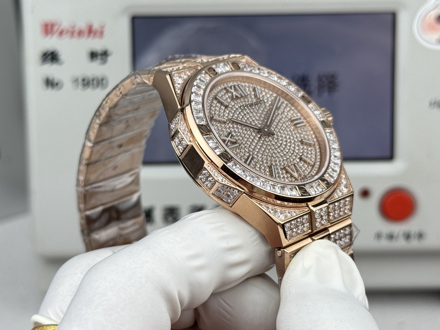 Factory 獨家力作👍
蕭邦AlpineEagle雪山傲翼系列
🌈彩T鑽🌟變色龍🦎滿天星✨限量款及隱藏款首推
如炬目光，比擬暗夜星芒⛰️於山川湖海間🌊洞見紳士願景與磅礡未來👔
尺寸：原裝一致41mmX9.7mm
機芯：9015改Chopard 01.01-c
錶鏈：獨家原版開模金磚型鏈節一體式錶鏈
岩石紋錶盤，鍍銠羅馬數字，時針及分針時標均覆以Super-LumiNova® X1級螢光塗層
致獻當代“雄鷹”，志存高遠之人在日常生活中超邁群倫，其視野啓迪人心、昇華情志。憑借遠見和決心，