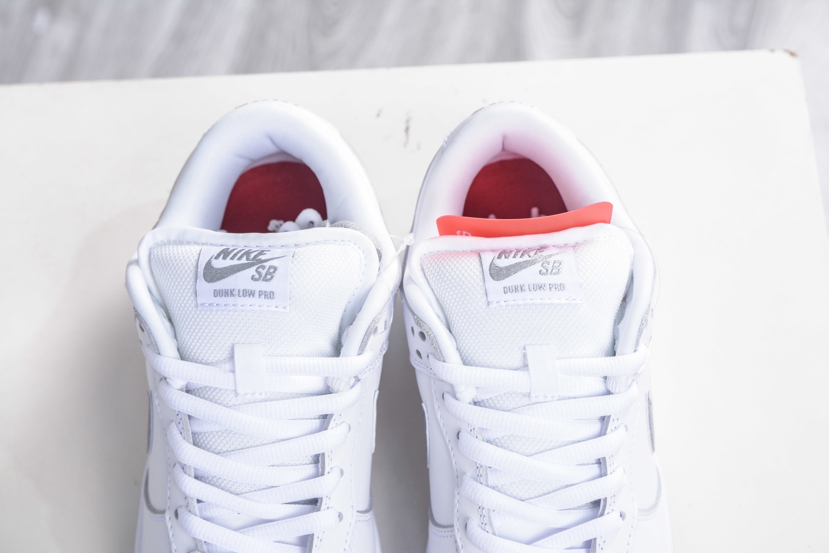 Supreme x Nk Dunk SB Dunk Low 聯名亞洲限定白灰
貨號:HQ8487 100
SIZE：36 36.5 37.5 38 38.5 39 40 40.5 41 42 42.5 43 44 44.5 45 46