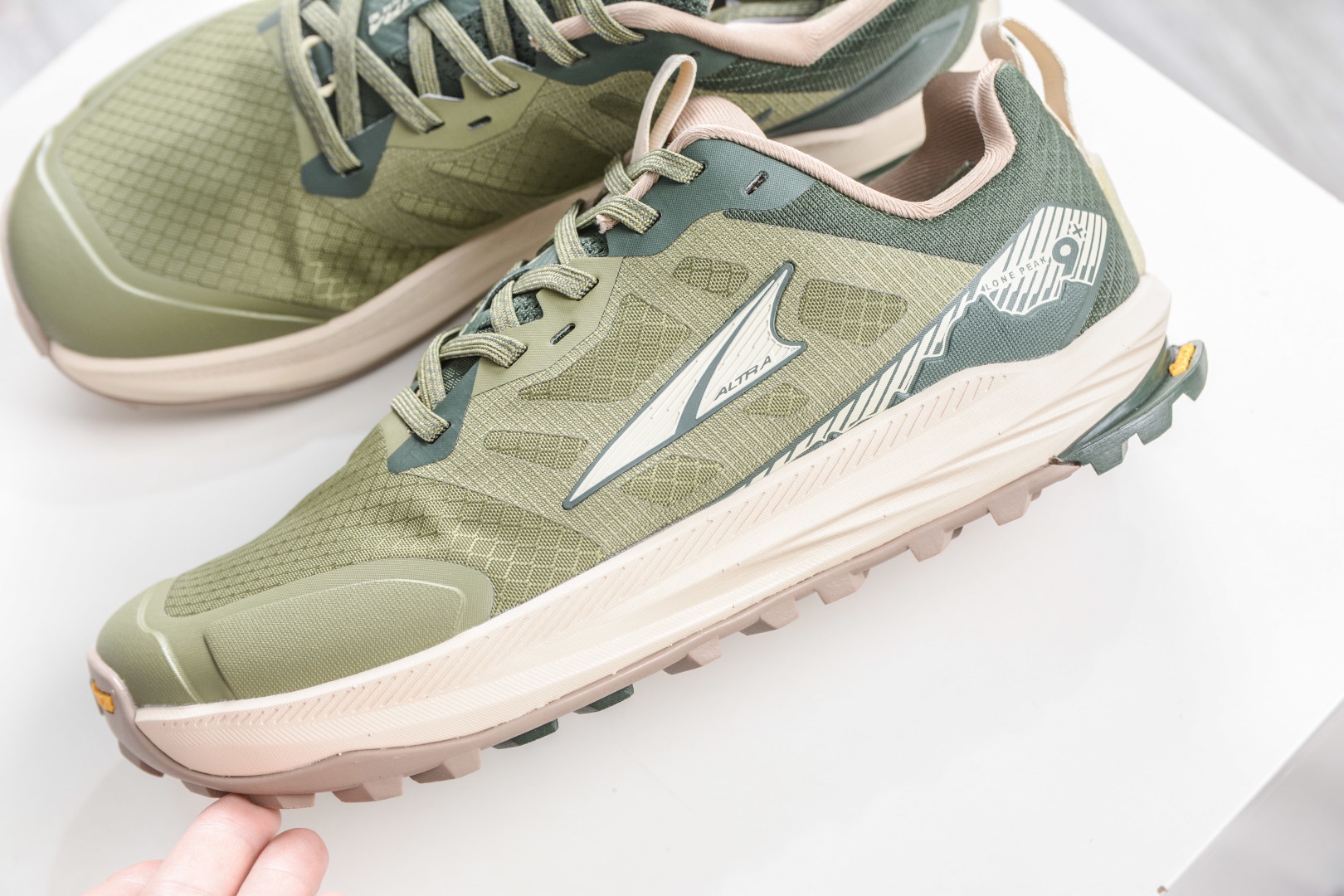 Altra Altra Lone Peak 9 奧創奧林匹斯9代 綠色 舒適百搭防滑耐磨低幫戶外跑步鞋 
貨號：AL0A85RG330
SIZE：39 40 40.5 41 42 42.5 43 44 44.5 45