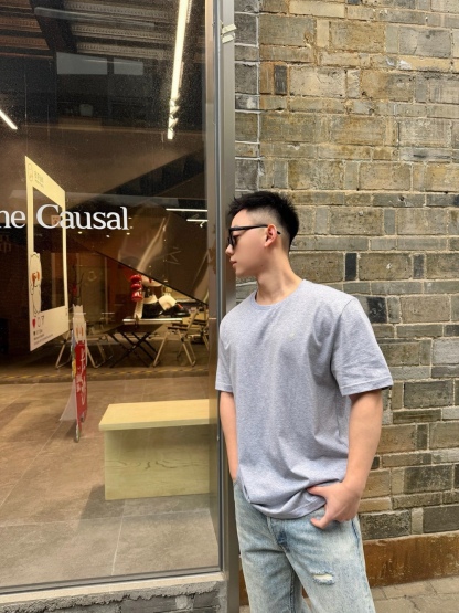 🔝SAINT LAURENT聖羅蘭SLP 小標純色徽標短袖T恤
正品購入開發，50支雙股精品賽爾棉170克，1*1拉架羅紋280克，進口刺繡，面料酵洗，定制1：1商標，寬松版型
B Size：S-XL