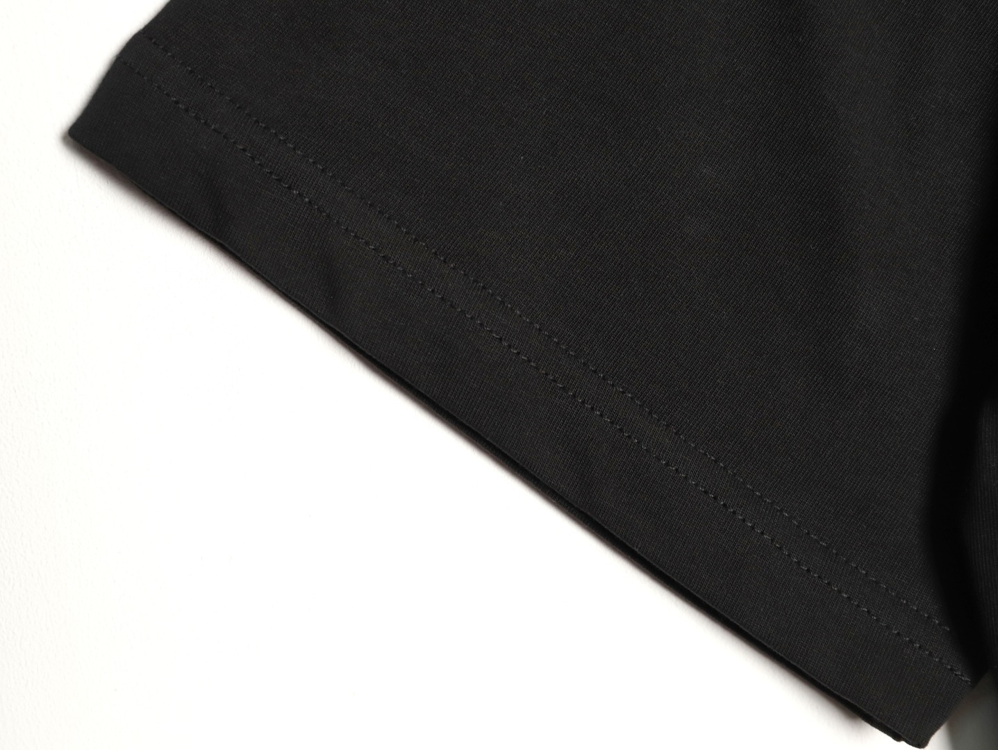 🔝BALENCIAGA巴黎世家BLCG 側邊草體字母短袖T恤
正品購入開發，40支雙紗巴黎棉210克，1*1配套十字羅紋280克，進口刺繡，面料酵洗，定制1：1商標，寬松版型
B Size：S-XL