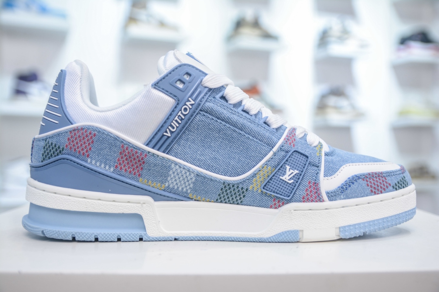 Louis Vuitton Trainer lv時裝走秀運動鞋 
尺碼：36 37 38 39 40 41 42 43 44 45 46