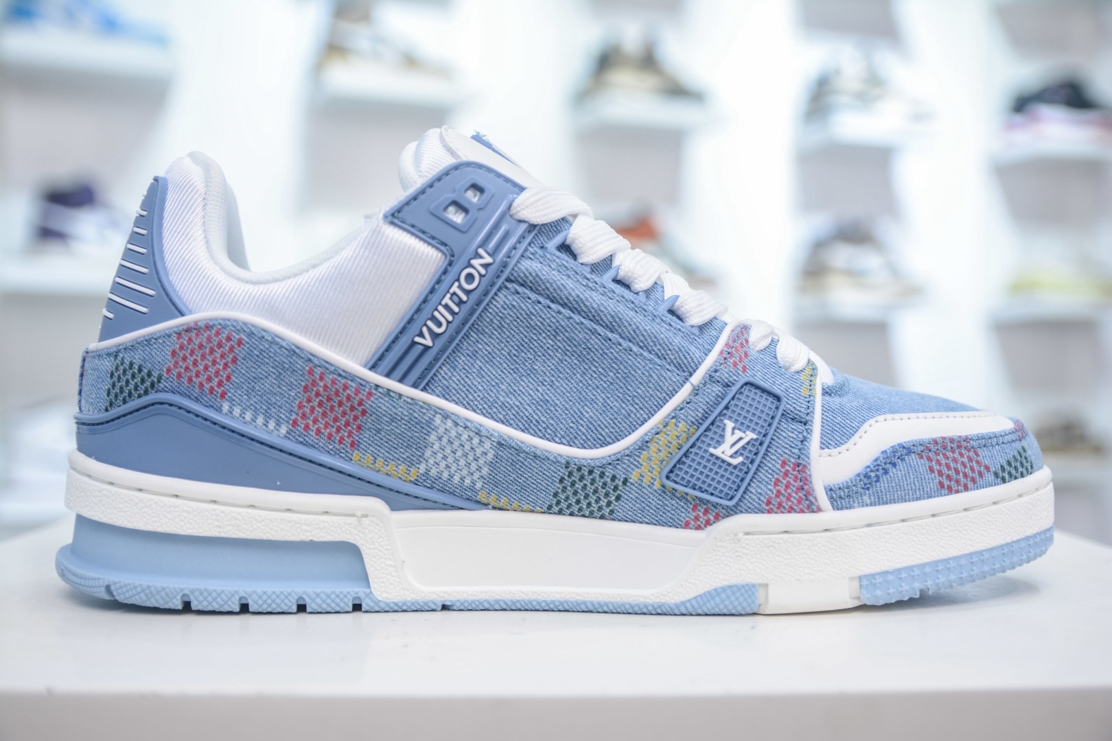 Louis Vuitton Trainer lv時裝走秀運動鞋 
尺碼：36 37 38 39 40 41 42 43 44 45 46