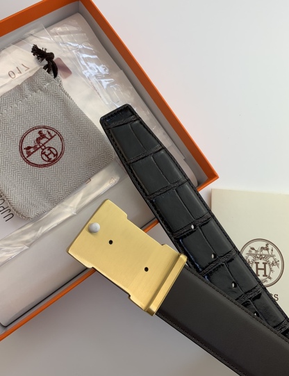 H家】  原單專櫃款腰帶，進口鰐魚紋咖啡色 腰帶，內襯頭層小牛皮，寬度3.8cm，搭配專櫃新款鋼扣.工藝精湛、手感柔軟、細膩，高端定制，經典之作.