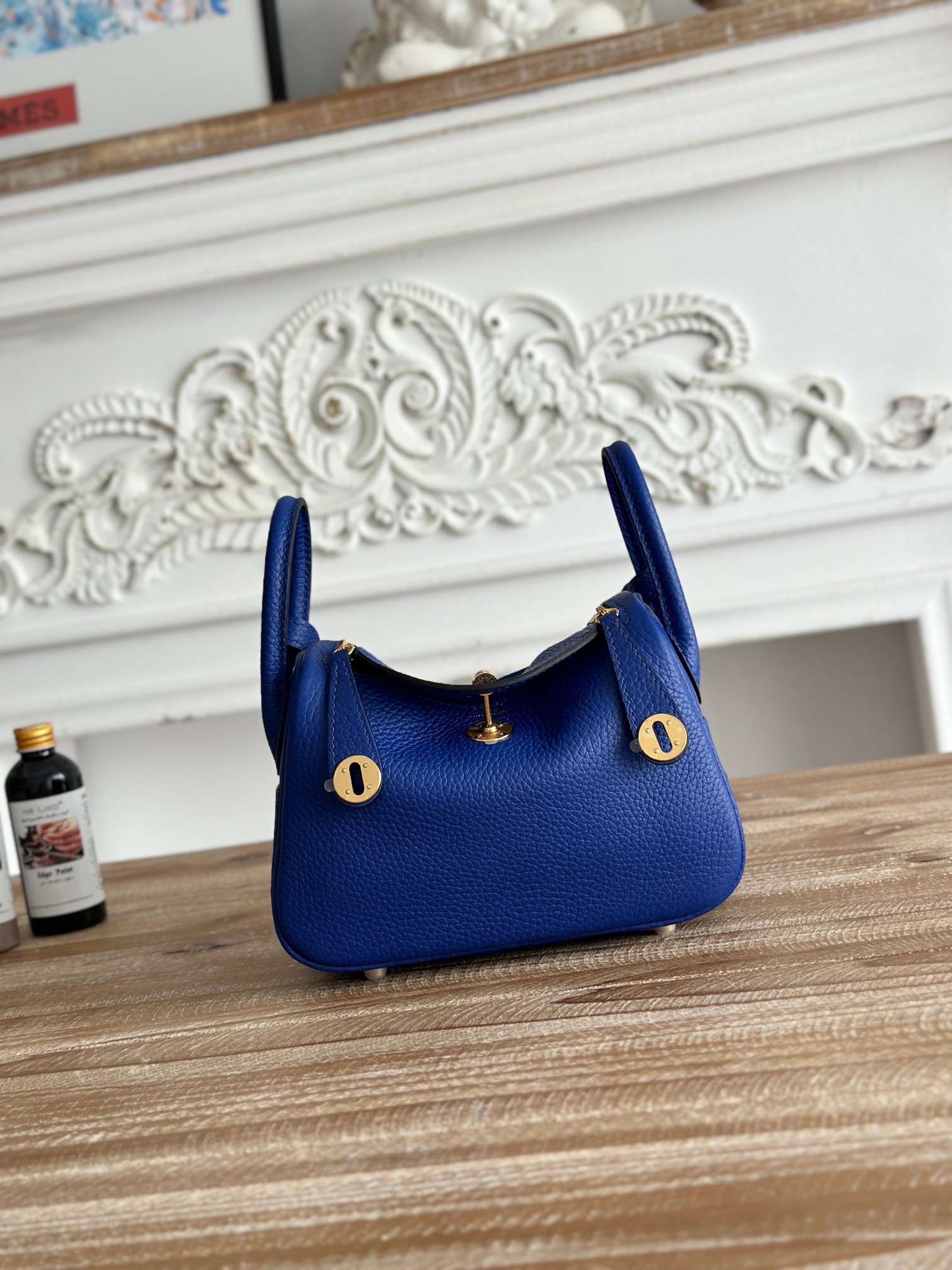 琳迪lindy 19cm	
Tc皮 蜜蠟線半手工縫製
lindy19保留了琳迪包所有細節的完整設計，側口袋、拉鍊等全部都是經典的設計√
這只小可愛暴擊了多少人的少女心