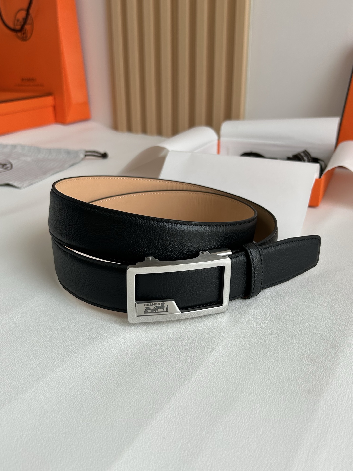 【H家】 新款紋路小牛皮腰帶，寬度3.5cm，搭配新款不鏽鋼自動扣，手感極佳、可以任意裁剪、永恆而經典！轉圖必大賣