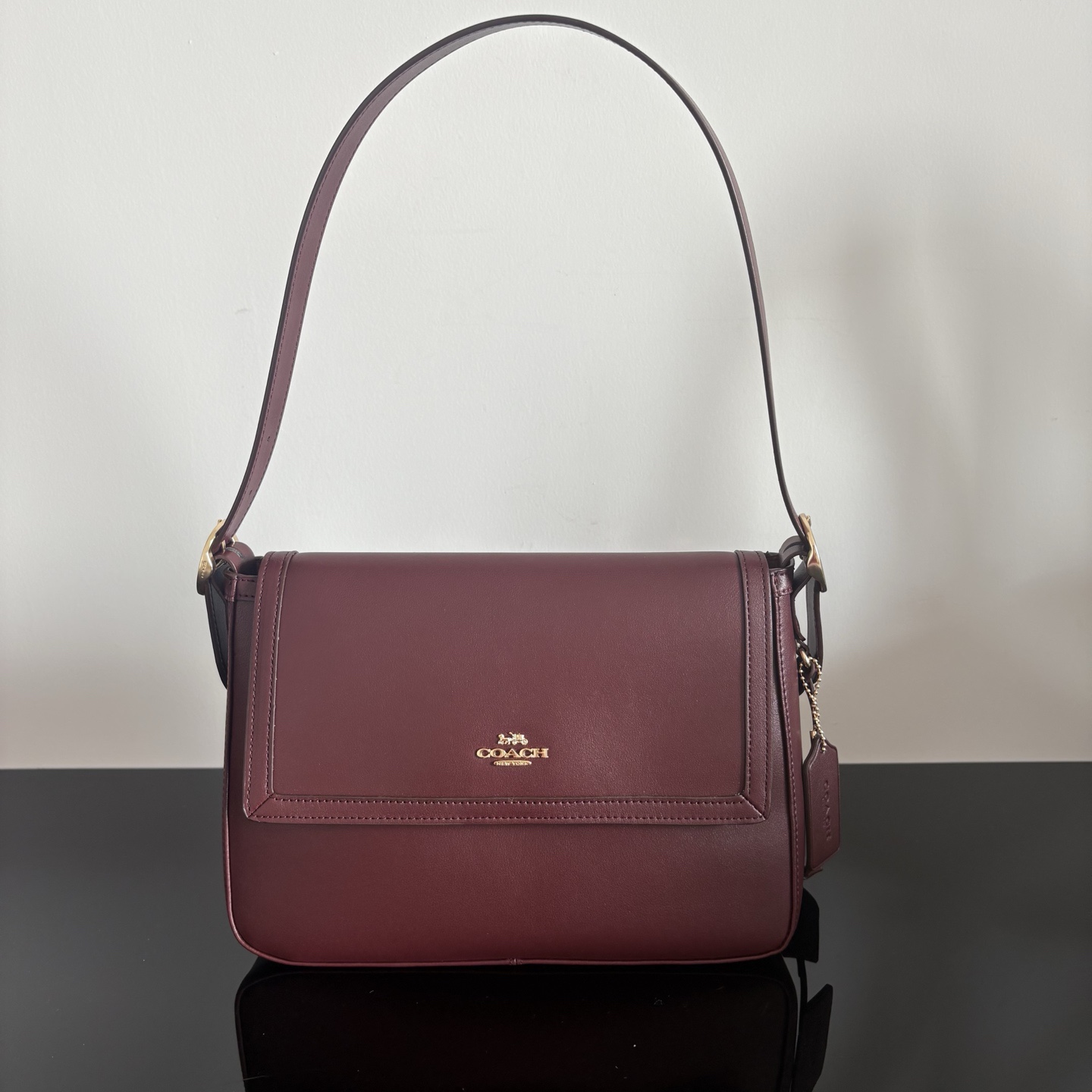 
[新品]COACH/蔻馳奧萊女士ETTA 29號翻蓋單肩包腋下包 CCE57 29*21*12